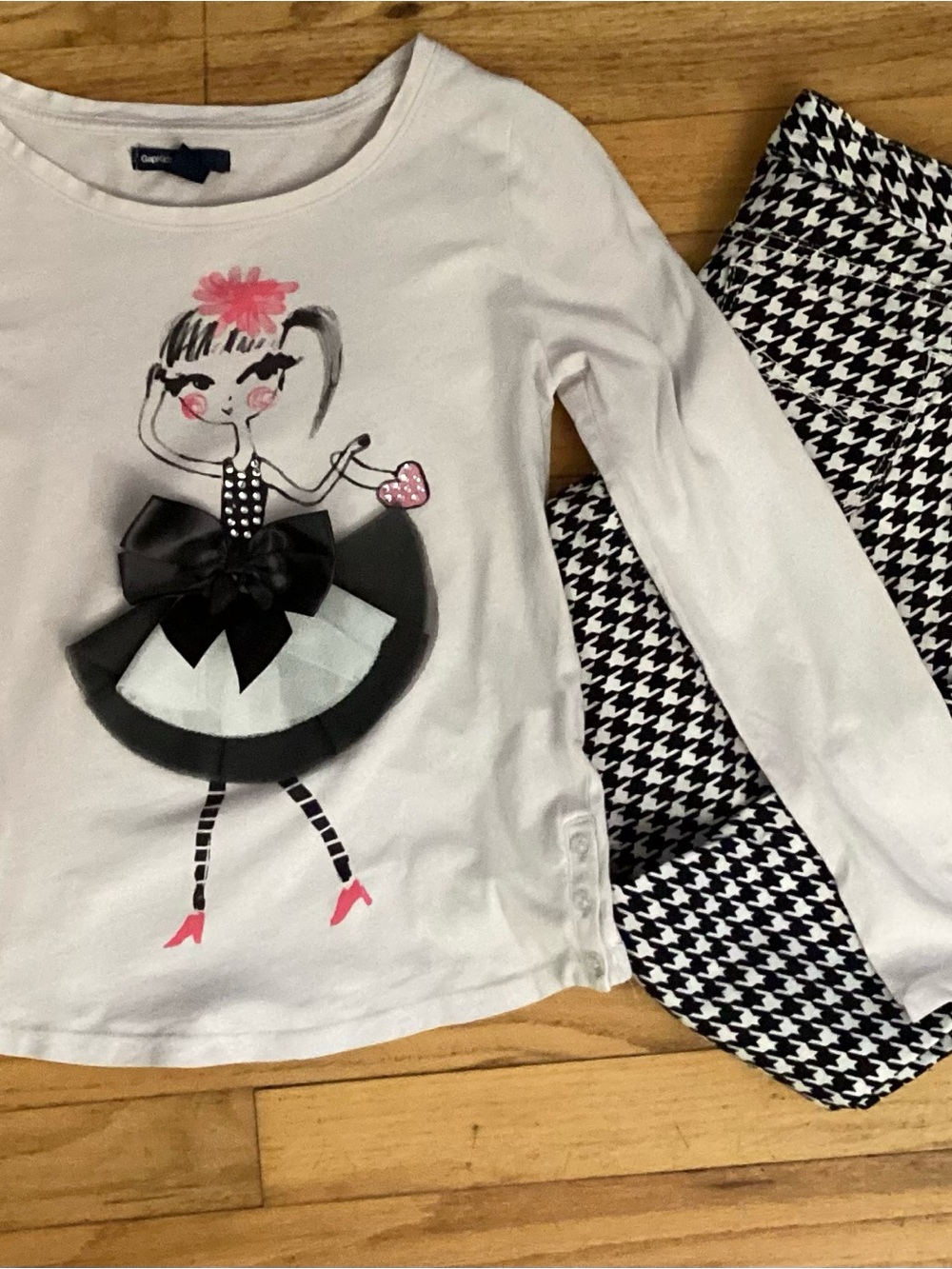 22A GapKids White Long-Sleeve Tee with Ballerina Graphic and Pink Accents,
